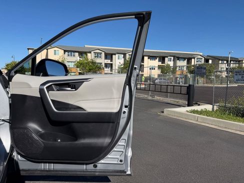 Certified 2025 Toyota RAV4 XLE w/ Convenience Package FWD image 15