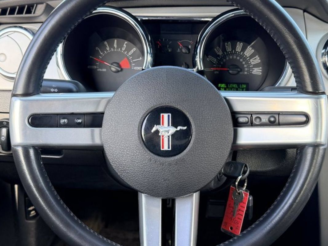 Used 2005 Ford Mustang GT RWD image 33