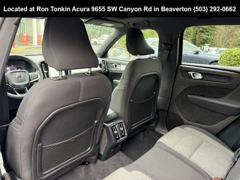 Used 2024 Volvo XC40 B5 Core image 30