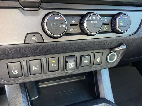 Used 2022 Toyota Tacoma TRD Sport w/ Technology Package RWD image 23