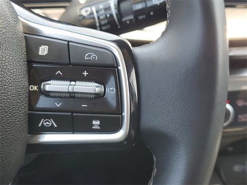 Used 2024 Kia Sorento S image 14