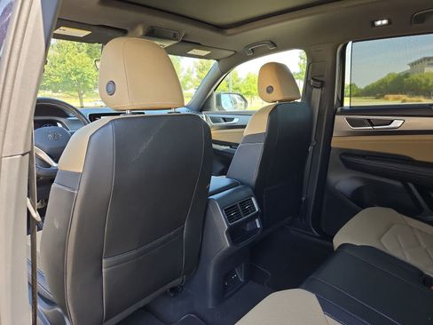 Used 2024 Volkswagen Atlas Cross Sport SE w/ Panoramic Sunroof Package FWD image 16