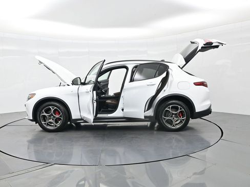 Used 2022 Alfa Romeo Stelvio Ti image 39