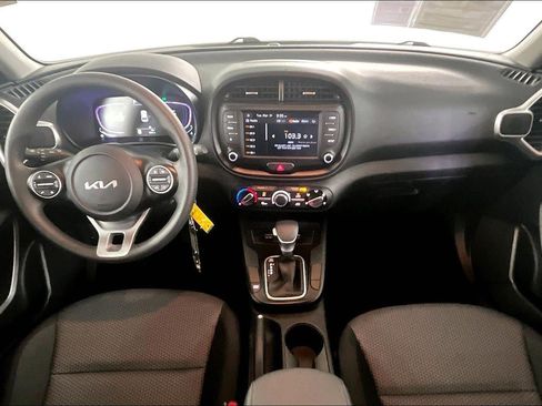 Used 2025 Kia Soul LX FWD image 7