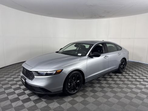 Used 2025 Honda Accord SE image 8