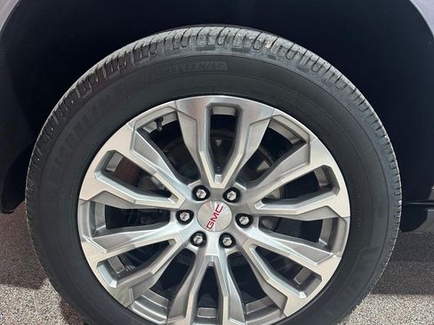 Used 2021 GMC Yukon Denali w/ Denali Premium Package AWD/4WD image 8