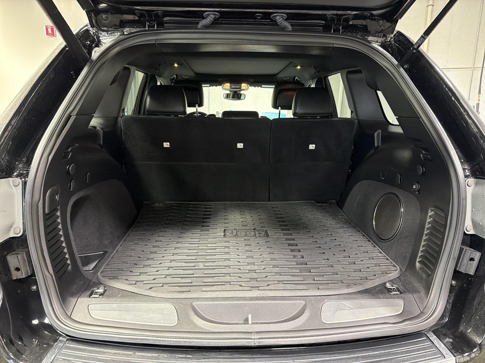 Used 2019 Jeep Grand Cherokee Limited w/ Luxury Group II AWD/4WD image 12