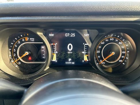 Used 2024 Jeep Gladiator Sport AWD/4WD image 13