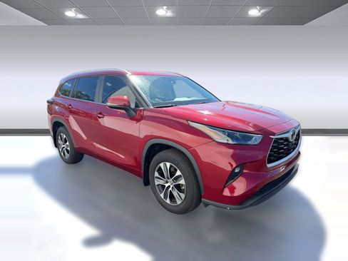 Used 2024 Toyota Highlander XLE image 6