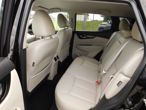 Used 2021 Nissan Rogue Sport SL FWD image 10