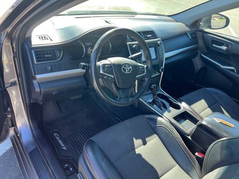 Used 2017 Toyota Camry SE FWD image 10
