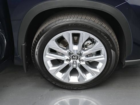 Certified 2026 Toyota Highlander Limited AWD/4WD image 41