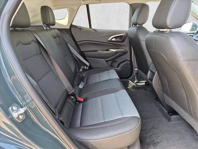 Used 2025 Chevrolet Trax LT w/ LT Convenience Package FWD image 18
