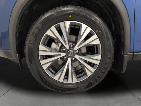 Used 2023 Nissan Rogue SV AWD/4WD image 3