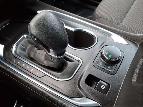 Used 2023 Chevrolet Traverse LT image 23