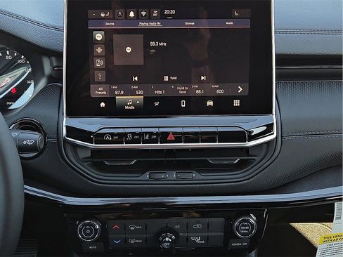 New 2026 Jeep Compass Latitude image 10