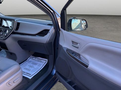 Used 2017 Toyota Sienna XLE w/ Protection Package image 19