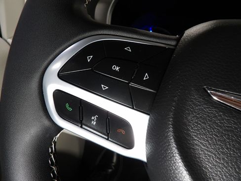 Used 2024 Chrysler Pacifica Limited FWD image 26