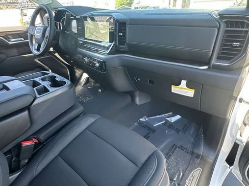 New 2026 GMC Sierra 1500 Elevation image 29