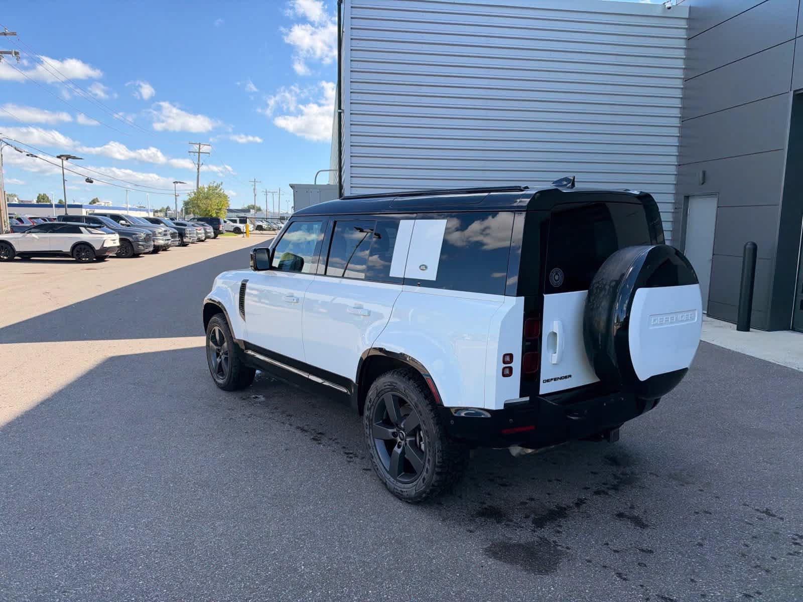 Used 2024 Land Rover Defender 110 X-Dynamic SE AWD/4WD image 3