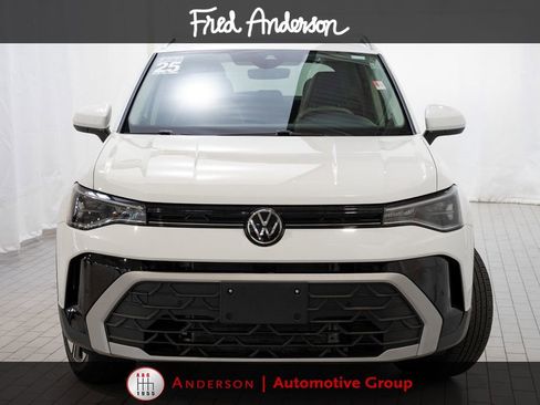 Used 2025 Volkswagen Taos SE AWD/4WD image 2