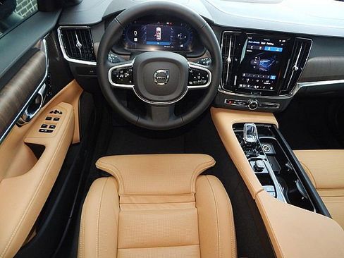 New 2025 Volvo V90 B6 Cross Country Ultra w/ Protection Package Premier image 5