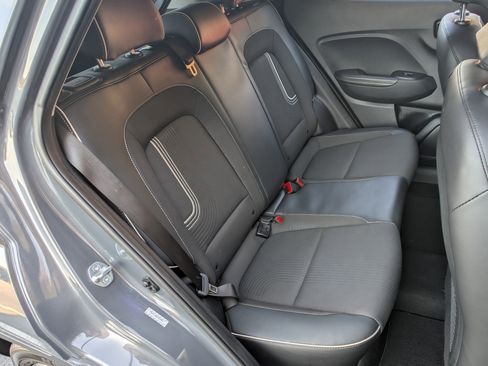 Used 2024 Hyundai Venue Limited image 18