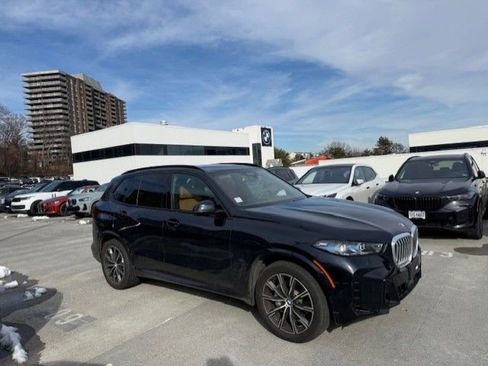 Used 2025 BMW X5 xDrive40i w/ M Sport Package image 2