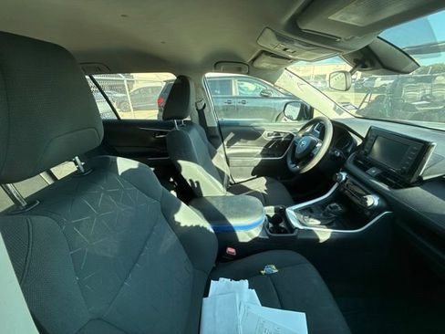 Used 2021 Toyota RAV4 XLE FWD image 8