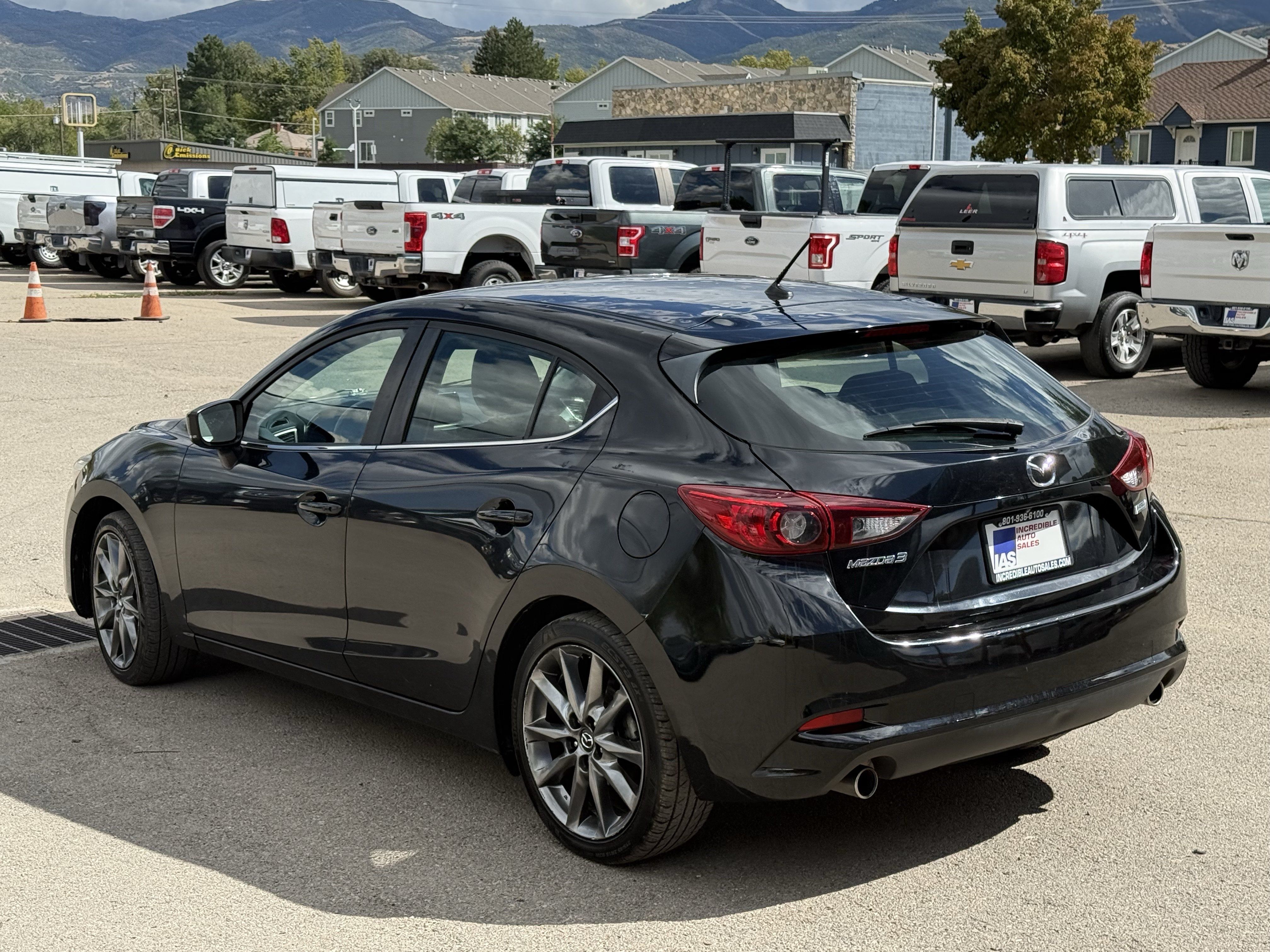 Used 2018 MAZDA MAZDA3 Touring FWD image 6