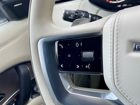 Used 2023 Land Rover Range Rover SE image 23