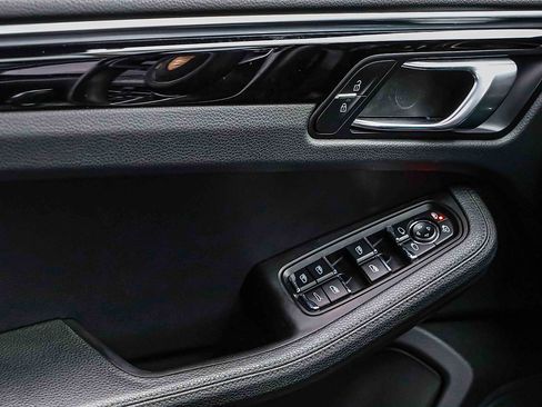 Used 2021 Porsche Macan image 14