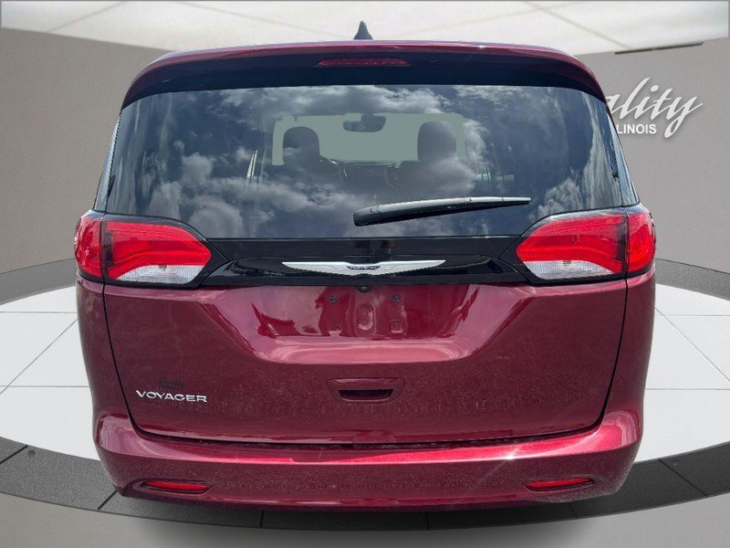 Used 2023 Chrysler Voyager LX FWD image 5