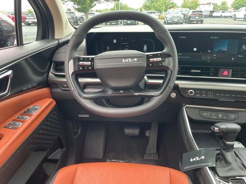 New 2027 Kia Carnival SX FWD image 13