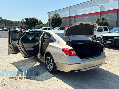 Used 2019 Honda Accord EX image 9