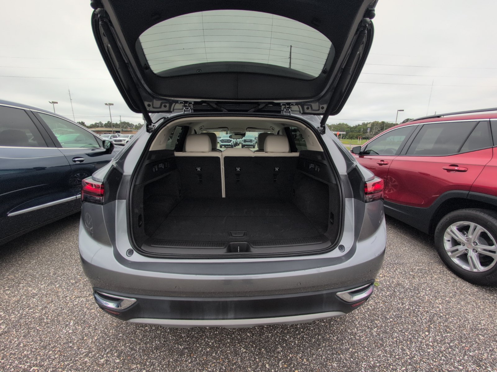 Used 2022 Buick Envision Essence w/ Safety Package FWD image 6
