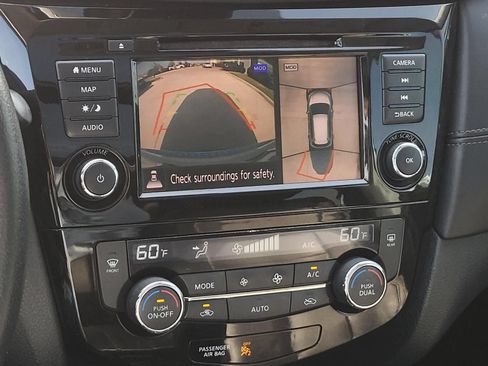 Used 2019 Nissan Rogue SL w/ Premium Package FWD image 22