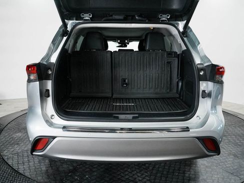 Used 2023 Toyota Highlander Platinum AWD/4WD image 46