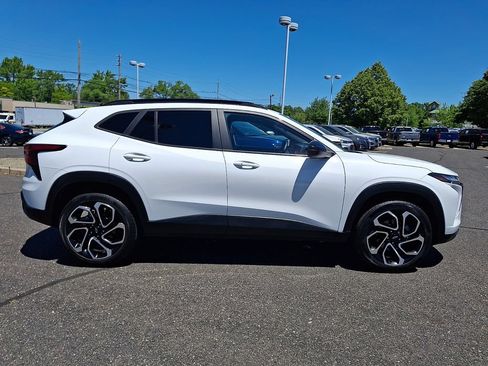 Certified 2024 Chevrolet Trax RS w/ Sunroof Package FWD image 10