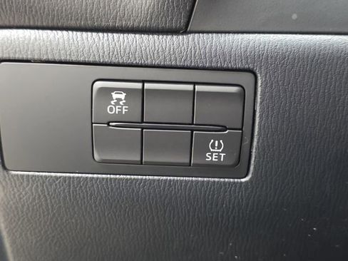 Used 2018 MAZDA MAZDA3 Touring FWD image 24