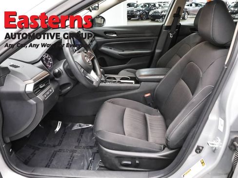 Used 2024 Nissan Altima 2.5 SV FWD image 14