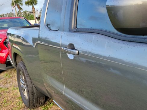 Used 2025 Nissan Frontier SV image 10