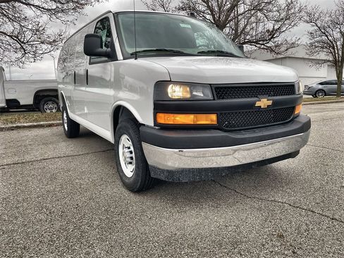 New 2025 Chevrolet Express 2500 Work Van image 2