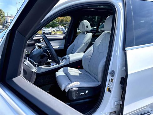 Used 2025 BMW X5 xDrive50e w/ Premium Package AWD/4WD image 21