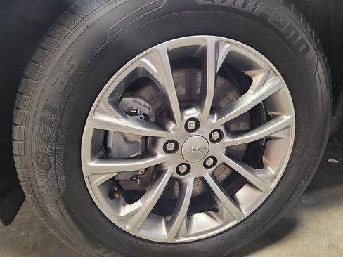 Used 2020 Jeep Cherokee Latitude Lux w/ Quick Order Package 26H Lux image 31