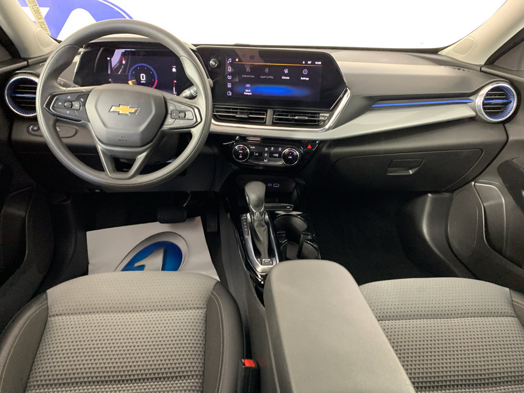 Used 2025 Chevrolet Trax LT FWD image 33
