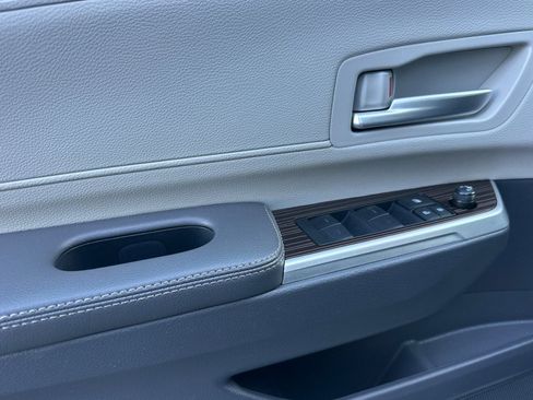 Used 2022 Toyota Sienna XLE image 13