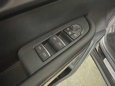 Used 2025 Buick Enclave Avenir w/ Trailering Package, 5000 lbs. FWD image 11