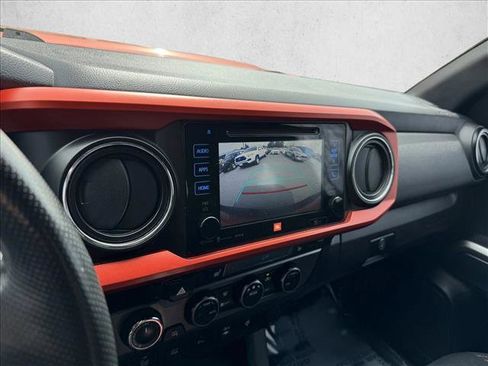Used 2017 Toyota Tacoma TRD Off-Road image 15