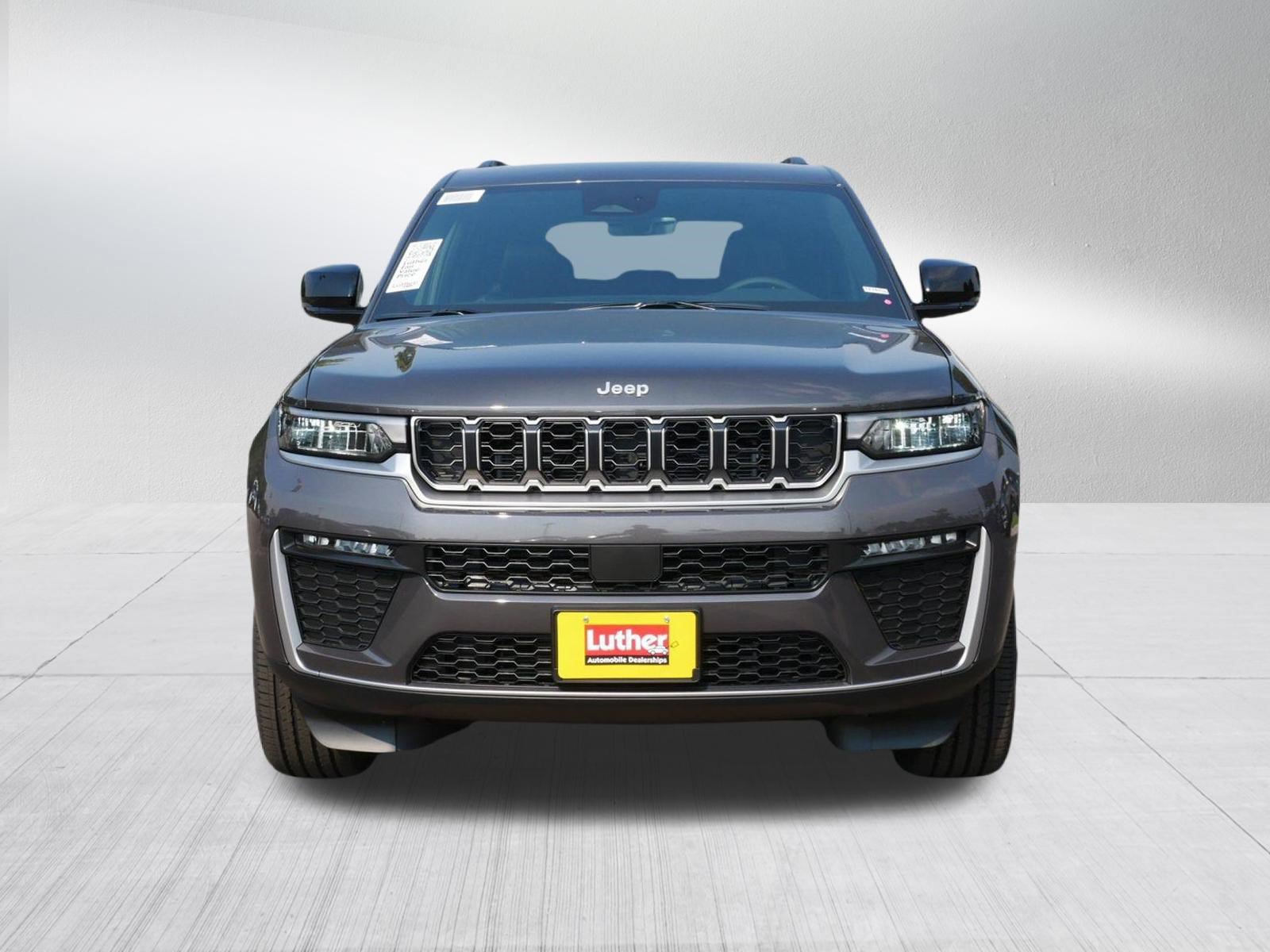 New 2026 Jeep Grand Cherokee Limited w/ Trailer Tow Package AWD/4WD image 2